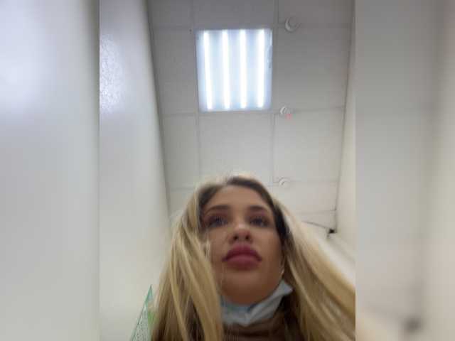 Live sex webcam photo for KettyPretty25 #272325787