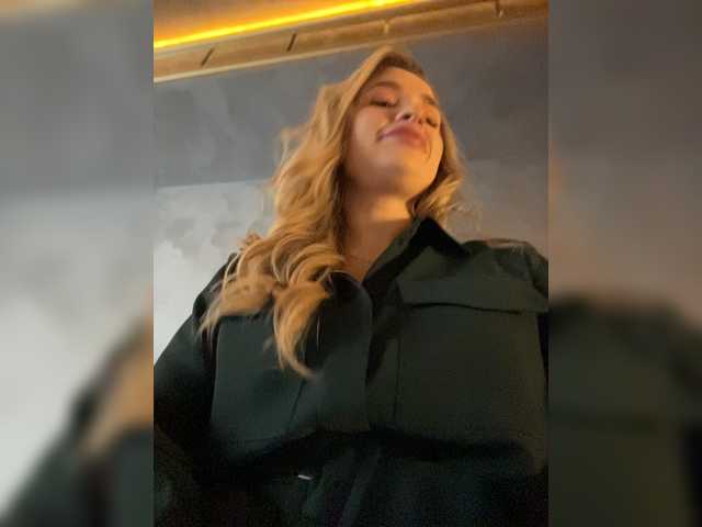 Live sex webcam photo for KettyPretty25 #272606344