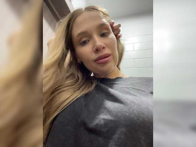 Live sex webcam photo for KettyPretty25 #272712112