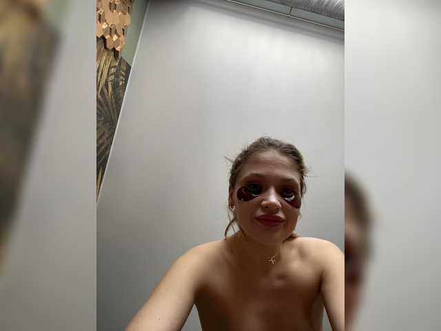 Live sex webcam photo for KettyPretty25 #272733471