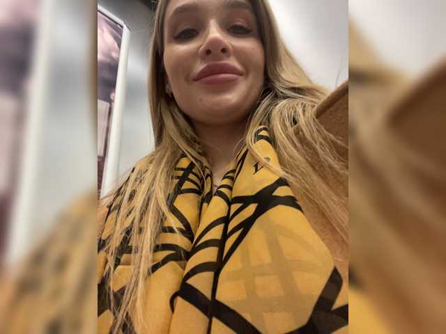 Live sex webcam photo for KettyPretty25 #272768152