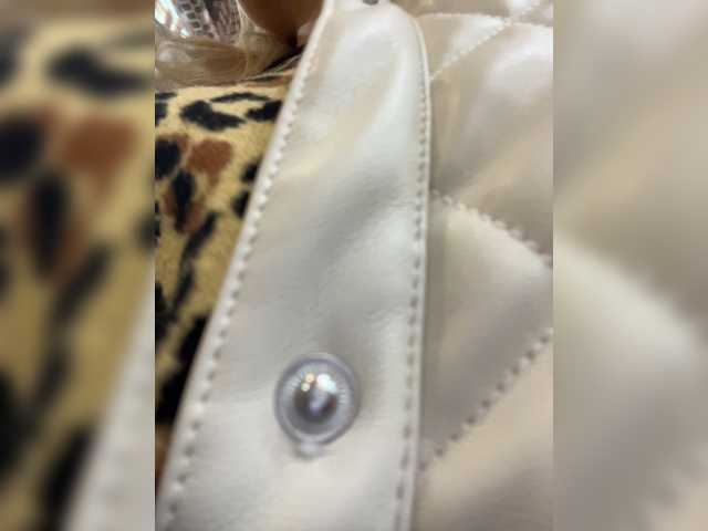 Live sex webcam photo for KettyPretty25 #272929288