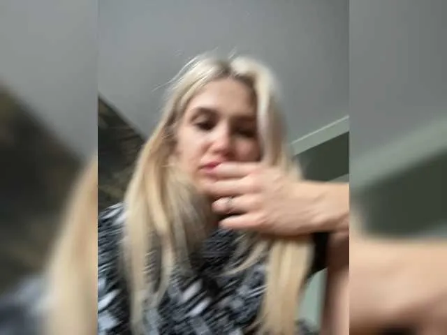 Live sex webcam photo for KettyPretty25 #273032634