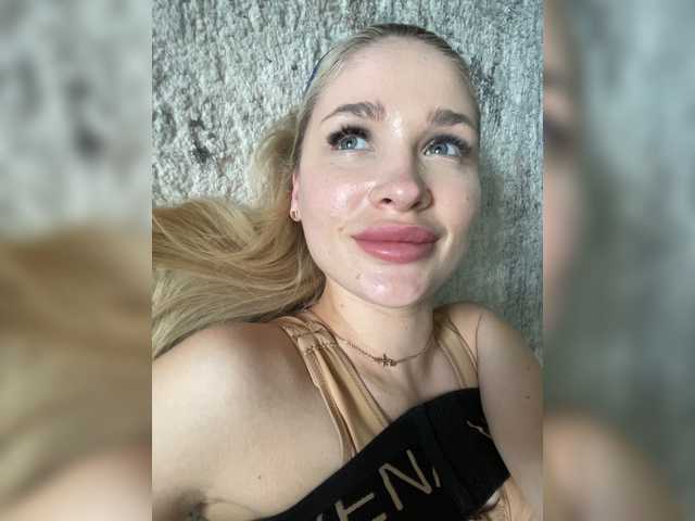 Live sex webcam photo for KettyPretty25 #273549849