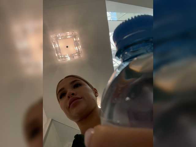 Live sex webcam photo for KettyPretty25 #273784863