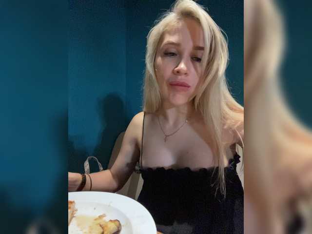 Live sex webcam photo for KettyPretty25 #273885759