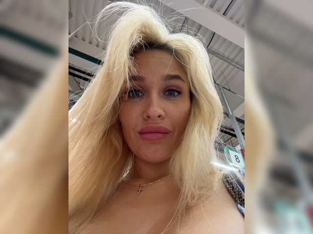 Live sex webcam photo for KettyPretty25 #273911389