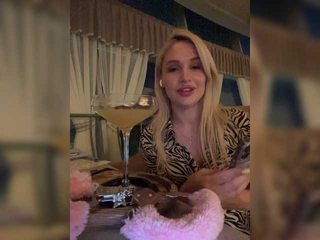 Live sex webcam photo for KettyPretty25 #274271256