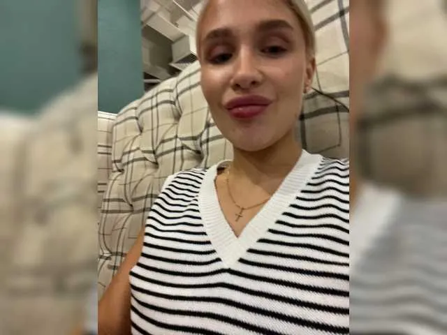 Live sex webcam photo for KettyPretty25 #274390875