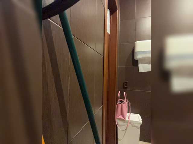 Live sex webcam photo for KettyPretty25 #275068874