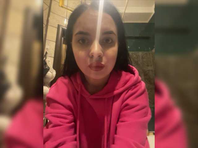 Live sex webcam photo for KettyPretty25 #277376024