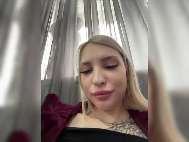 Live sex webcam photo for KettyPretty25 #290806617