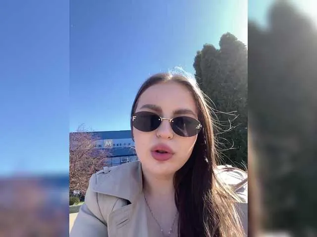 Live sex webcam photo for KettyPretty25 #290813774