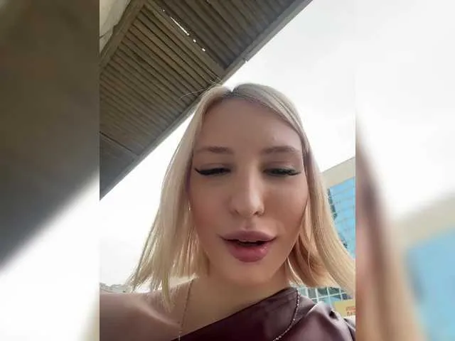 Live sex webcam photo for KettyPretty25 #290828348