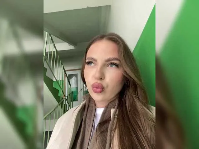 Live sex webcam photo for KettyPretty25 #290903217