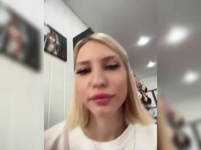 Live sex webcam photo for KettyPretty25 #290930679