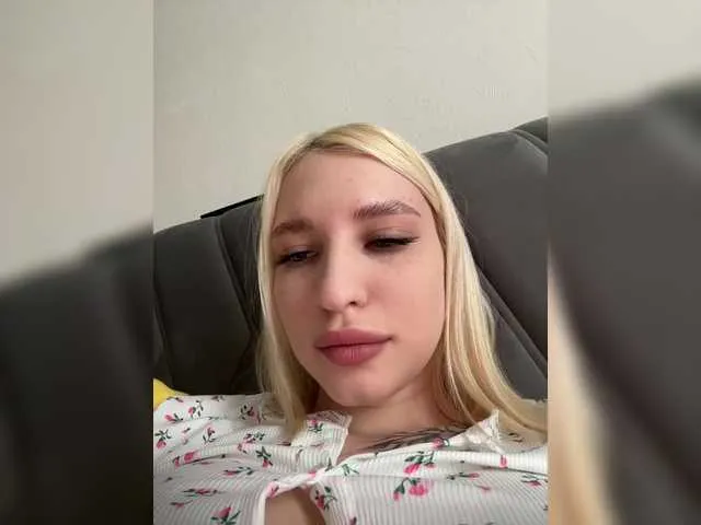 Live sex webcam photo for KettyPretty25 #291900780