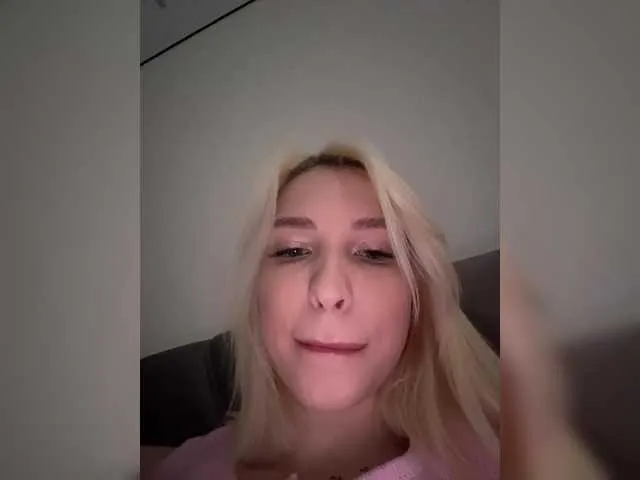 Live sex webcam photo for KettyPretty25 #292001768