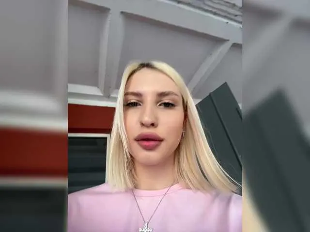 Live sex webcam photo for KettyPretty25 #292013691