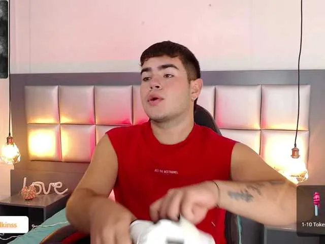 Live sex webcam photo for KevinAdkiins #276416750