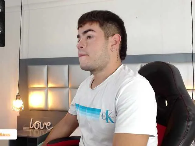 Live sex webcam photo for KevinAdkiins #276424364