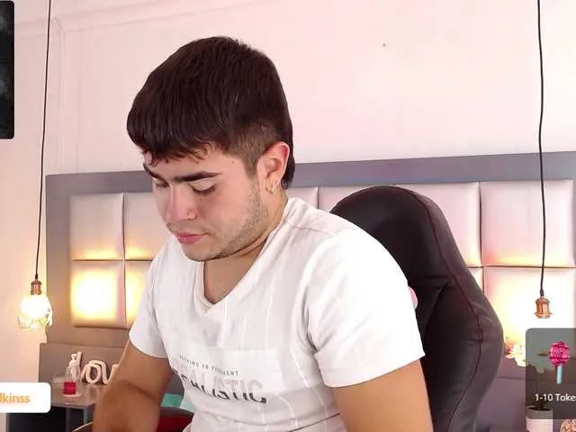 Live sex webcam photo for KevinAdkiins #276433468
