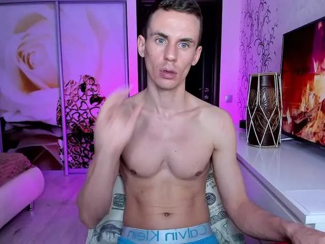 Live sex webcam photo for kevinlarsen99 #277293224