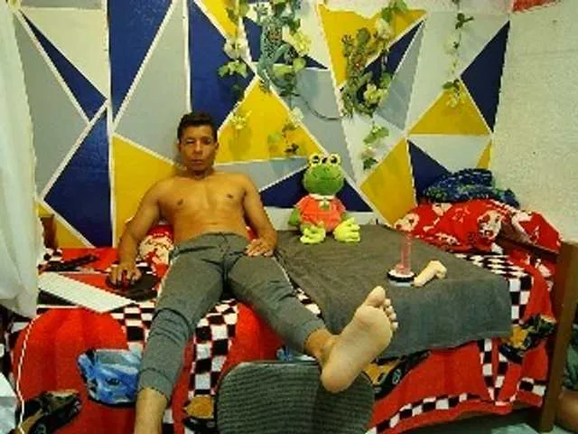 Live sex webcam photo for Kevinsex-1 #276890409