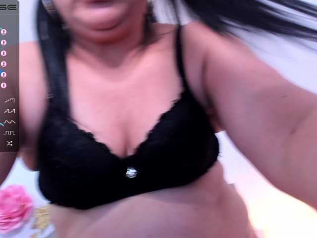 Live sex webcam photo for Keyla-Ruiz #272474095