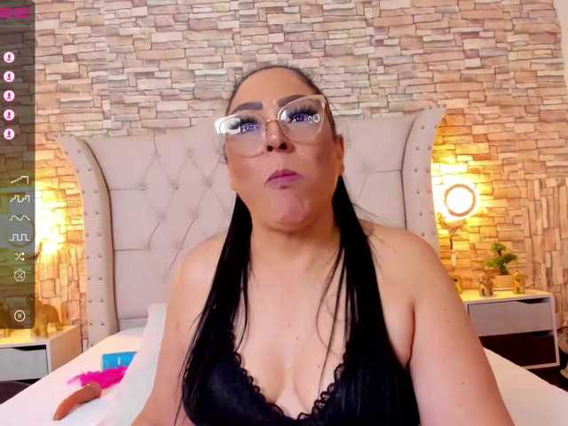 Live sex webcam photo for Keyla-Ruiz #275649233