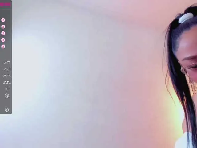 Live sex webcam photo for Keyla-Ruiz #275698135