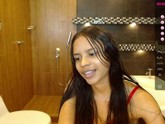 Live sex webcam photo for Khate-Garcia #274294740