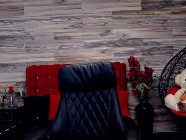 Live sex webcam photo for KhloeBae #271892749