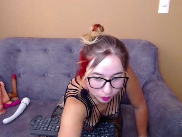 Live sex webcam photo for KhloeSmith #276066517