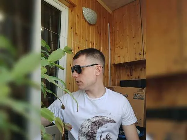 Live sex webcam photo for Khoroshiimalchik #277926486