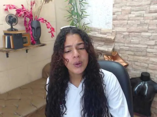 Live sex webcam photo for KiaMax #276043184