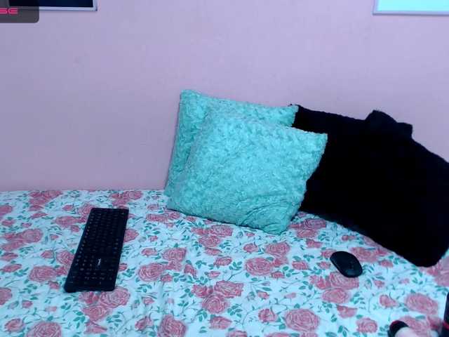 Live sex webcam photo for KiannaHots1 #273608306