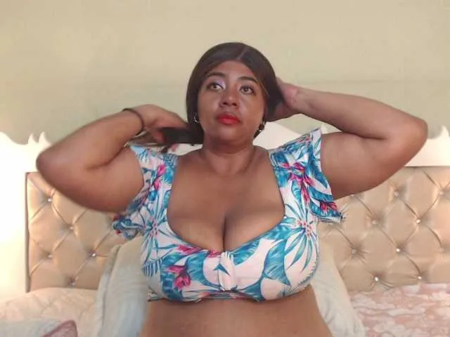 Live sex webcam photo for KiaraDiaz #294174530
