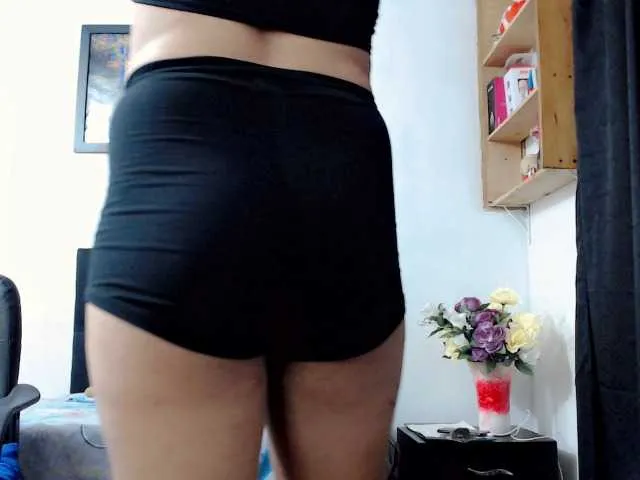 Live sex webcam photo for KiaraJey01 #276044704