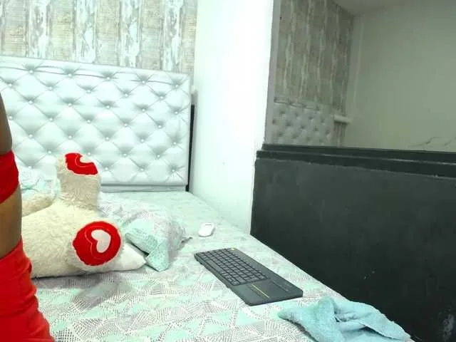 Live sex webcam photo for KiaraKaneel #271768939