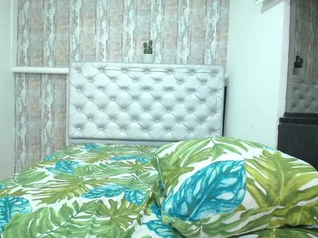 Live sex webcam photo for KiaraKaneel #273144876