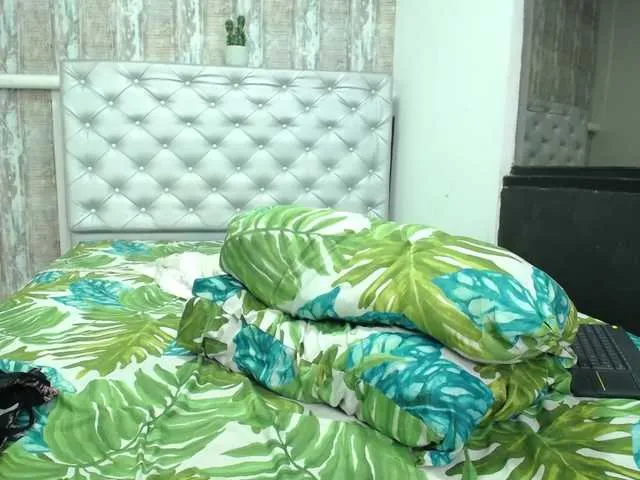 Live sex webcam photo for KiaraKaneel #273156550