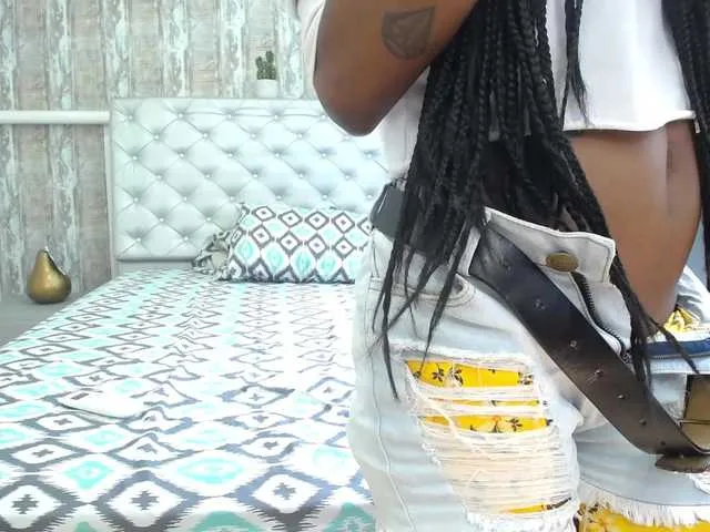 Live sex webcam photo for KiaraKaneel #273554450