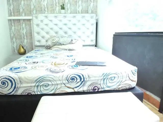 Live sex webcam photo for KiaraKaneel #273788491