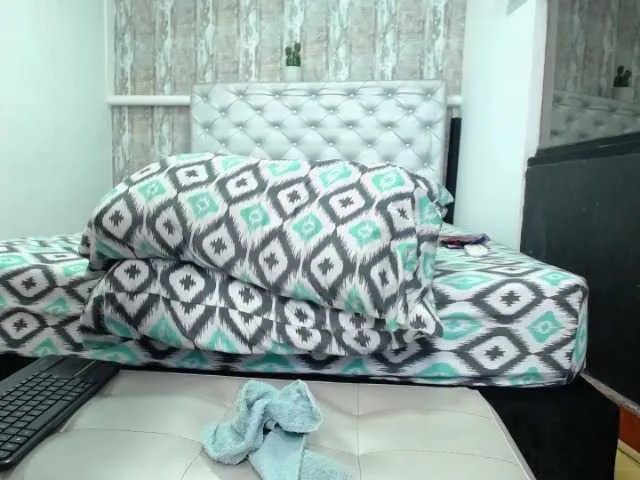 Live sex webcam photo for KiaraKaneel #274264604