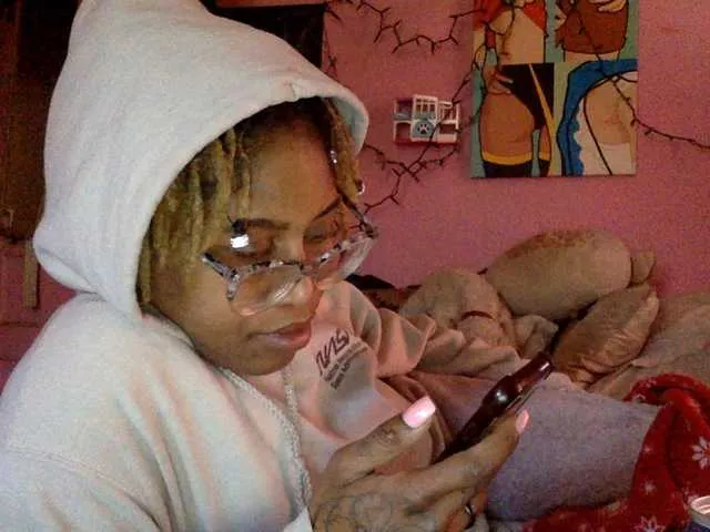 Live sex webcam photo for Kiarichikito1 #290355149