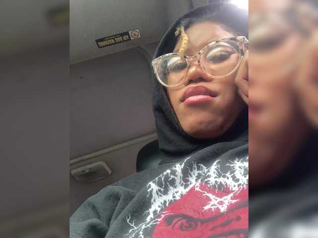 Live sex webcam photo for Kiarichikito1 #291137933