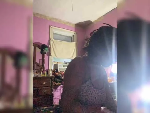 Live sex webcam photo for Kiarichikito1 #291889145