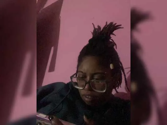 Live sex webcam photo for Kiarichikito1 #292379465