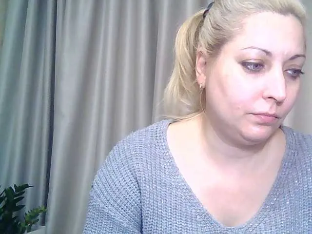 Live sex webcam photo for KickaIricka #276563682